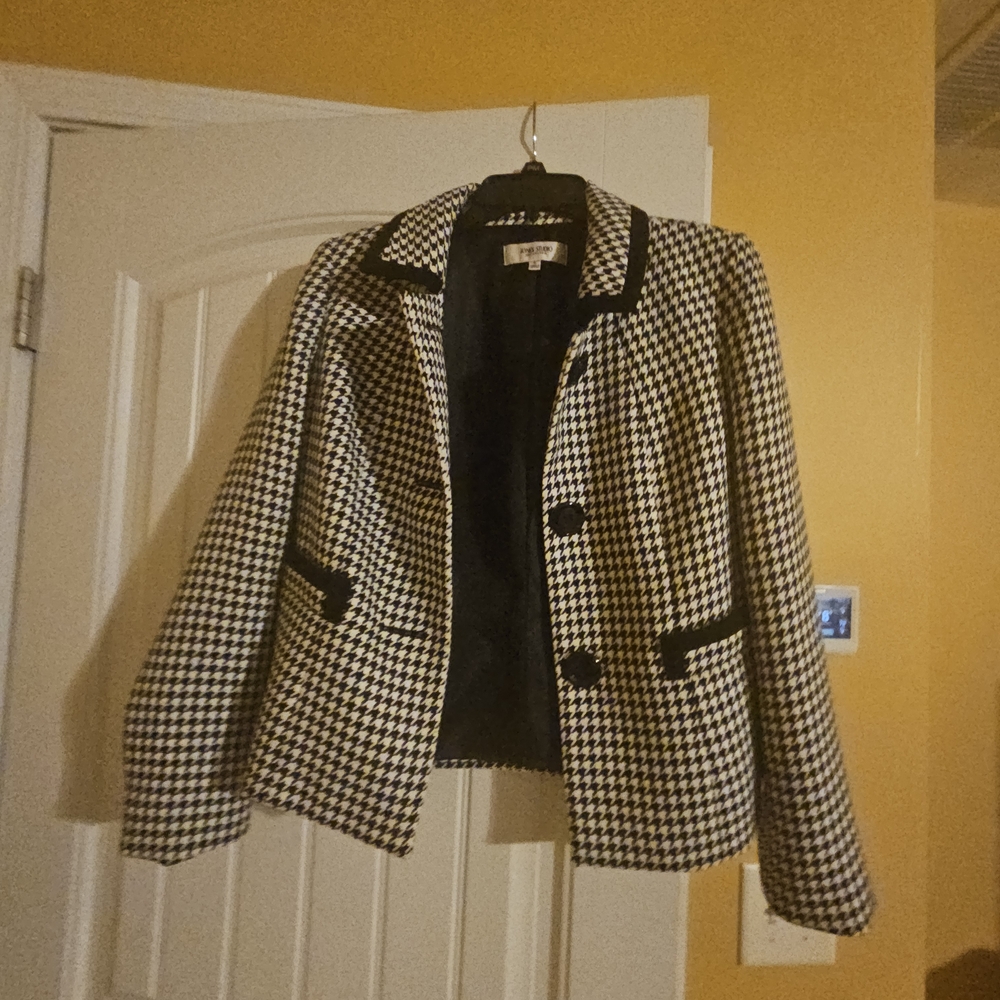 Jones Studio Black and White Houndstooth Blazer